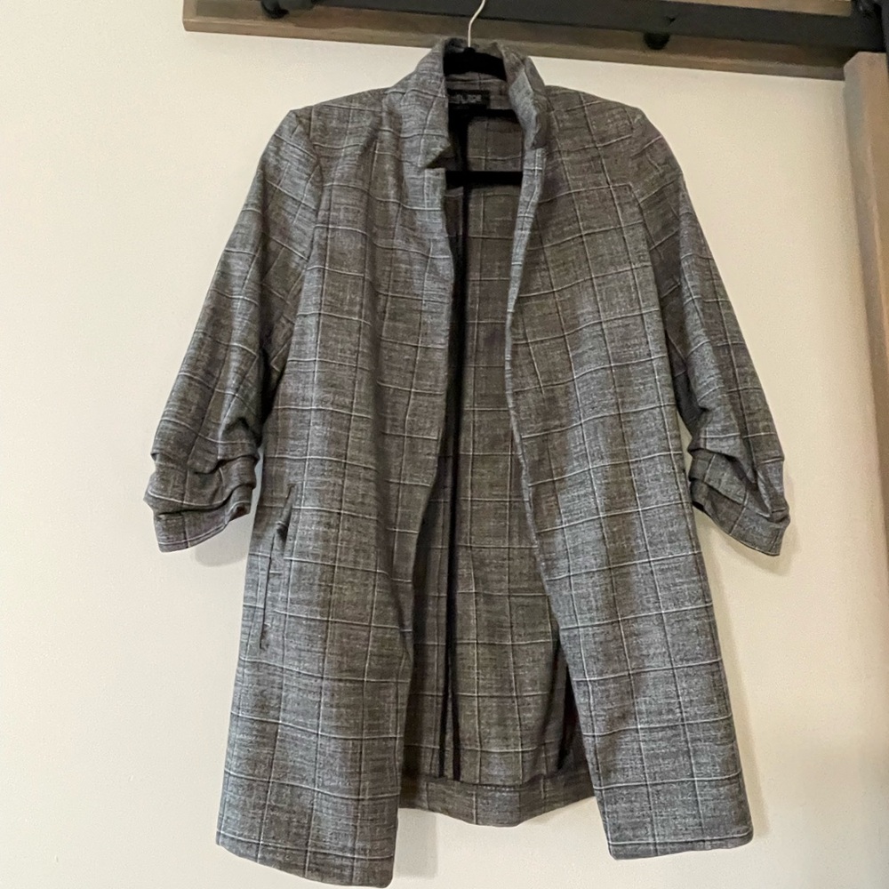 NWOT never worn Rachel Zoe blazer with rouched sleeves and pockets; size small